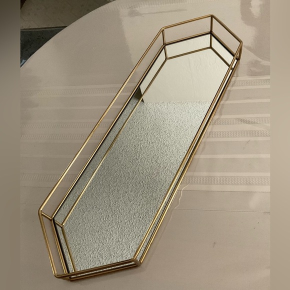 “NWT” LUXE by Rachael Zoe (Set of 2) Large and Small Mirrored Trays Gold - Picture 4 of 6